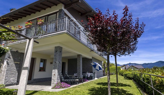 Lovely apartment for 4 guests with WIFI, TV, patio and pets allowed