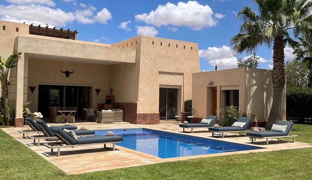 LUXURY VILLA WITH PRIVATE POOL AND 4 SUITES