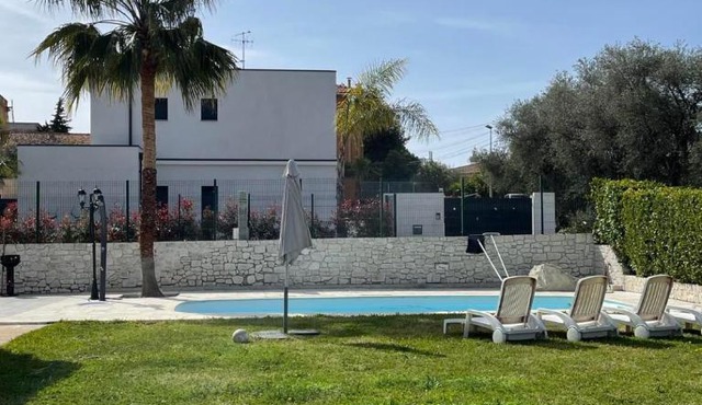 Magnifique studio sur les hauteurs de Nice, piscine, parking et WIFI