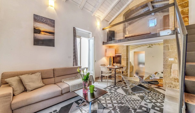 Martano Jacuzzi Suite w/Terrace & BBQ, Martano, Italy