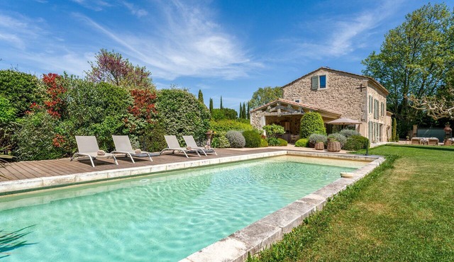 Mas de la Source – Prestigious Provençal Retreat with Heated Pool, Landscaped Garden, A/C