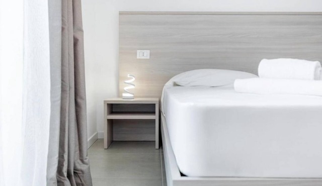 🏡 Modern & Functional Rooms in Mestre – Brand-New Guesthouse with Free ParkingPerfectly located for Venice: bus no. 5 passes every 10 minutes and takes you directly to the historic center in just a few minutes! Rooms are equipped with a comfortable