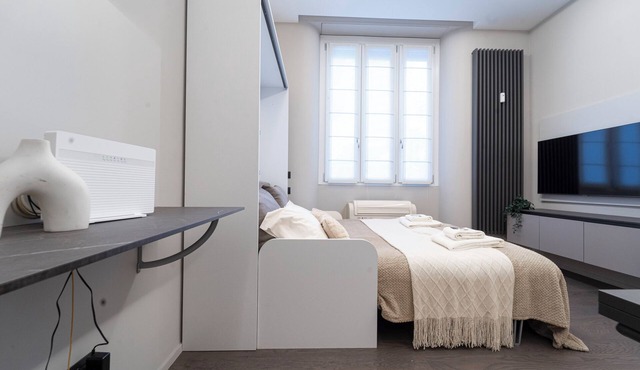 Modern Studio in Milan Downtown AC, WiFi, Subway M2, steps from Central Station