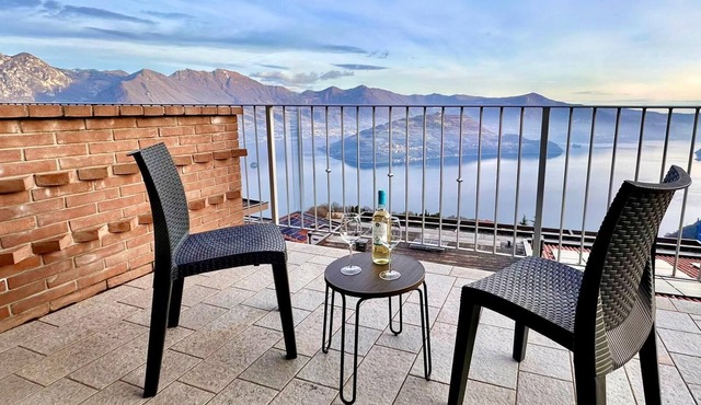 Modern vacation apartment with breathtaking lake and mountain views