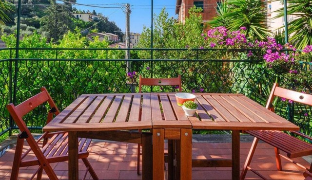 Monterosso is magic, it's sea, it's vacation, to be able to enjoy all this Nettuno was born, the perfect holiday home to discover the beauties of the Cinque TerreThanks to its two double bedrooms and the beautiful terrace with partial sea view you will r