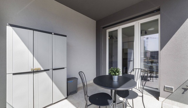 NEW APT only 100m from "Affori FN" Station and M3!