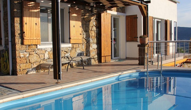 New house with pool, very quiet area, 8 km from beach