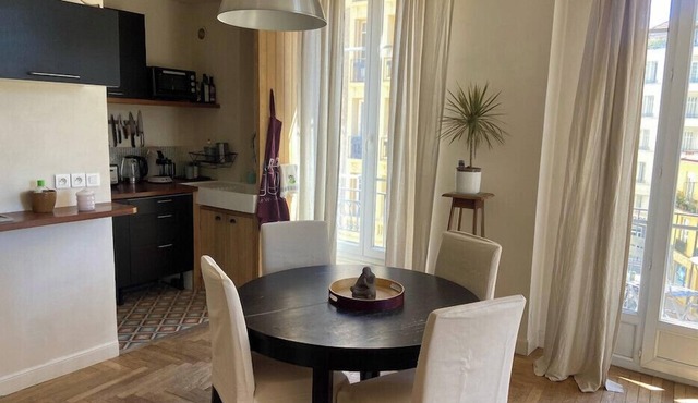 Nice 56m² with balcony in rotunda near the sea
