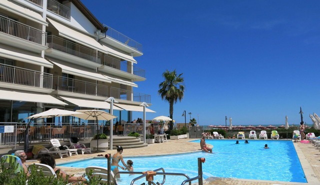 Nice apartment for 4 people with pool, A/C, internet, TV, terrace and pets allowed