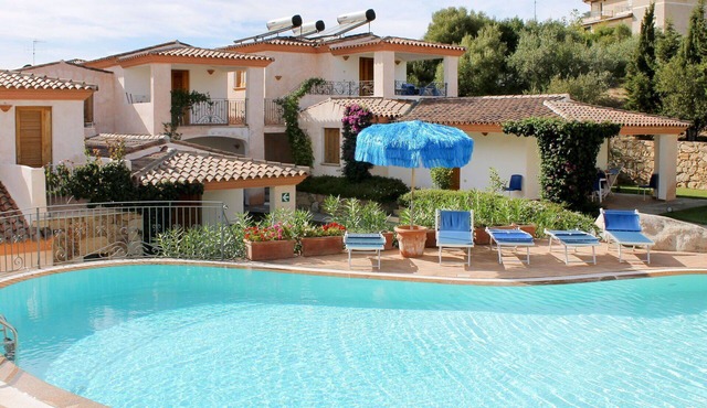 Nice apartment for 4 people with A/C, pool, WIFI, TV, terrace and pets allowed
