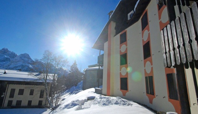 Nice apartment for 5 people with WIFI, TV, balcony and pets allowed