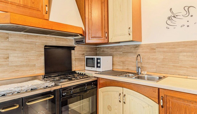 Nice apartment for 6 guests with WIFI, TV, patio and pets allowed
