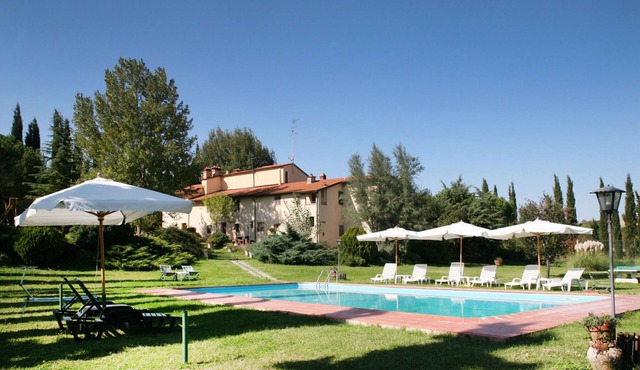 Nice apartment for 6 people with pool, WIFI, TV, patio and pets allowed, close to San Gimignano
