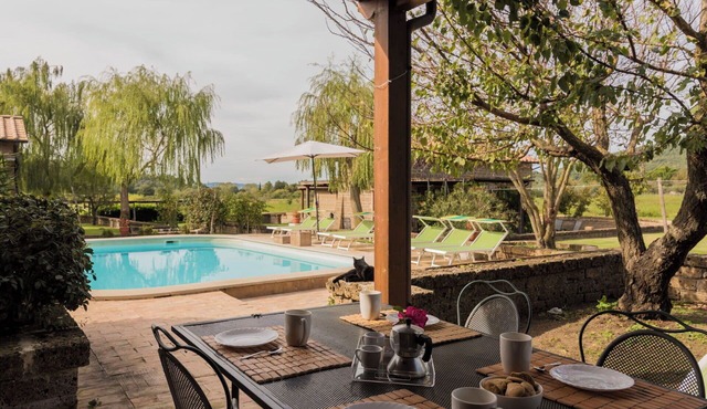 Nice apartment in villa with pool, WIFI, hot tub, TV, patio, pets allowed and panoramic view