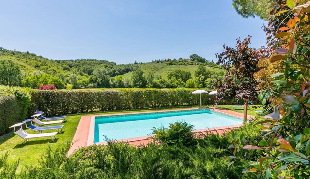 Nice apartment in villa for 10 people with pool, WIFI, TV, patio, pets allowed and panoramic view