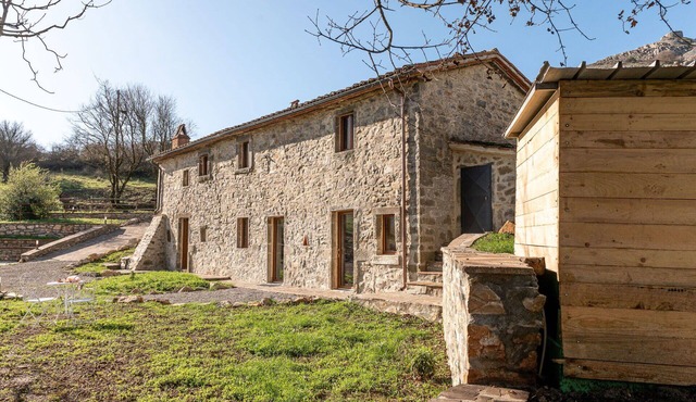 Nice apartment in villa for 6 guests with patio, pets allowed and panoramic view