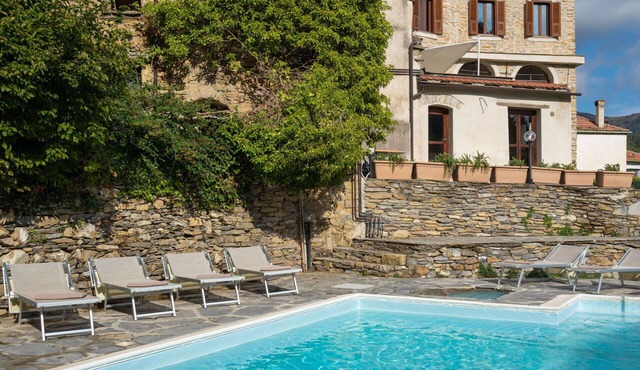 Nice apartment for 8 people with pool, WIFI, TV, patio, pets allowed and panoramic view