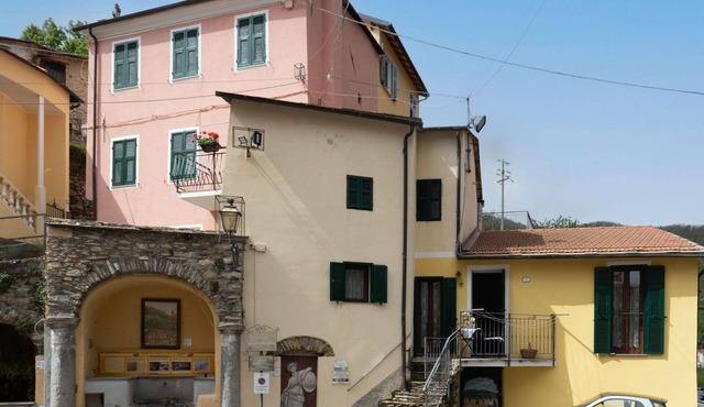 Nice apartment in villa for 8 people with WIFI, TV, patio and pets allowed