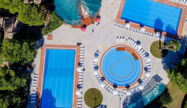 Nice apartment with A/C, WIFI, pool, TV, balcony, pets allowed and parking, close to Lecce