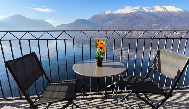 "OnTheLake" Apartment directly on Lake Como