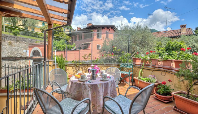 Ory House- Gardone center & 500m lake, Gardone Riviera, Italy