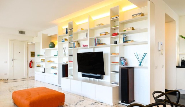 Peaceful Penthouse with Garage by NDP rent