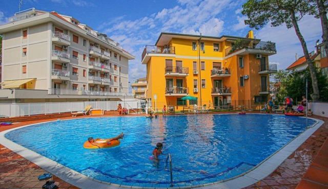 Pine forest front apartment with swimming pool max 5 people wi-fi