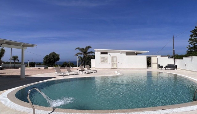 Private Villa with A/C, WIFI, private pool, TV, veranda, panoramic view, close to Polignano a Mare