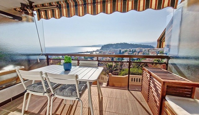 Quality-Time in Nice, apartment with great sea view and pool near the port