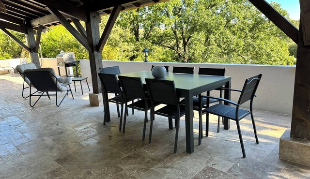 QUIET VILLA 15 MINUTES FROM AIX EN PROVENCE AND CASSIS
