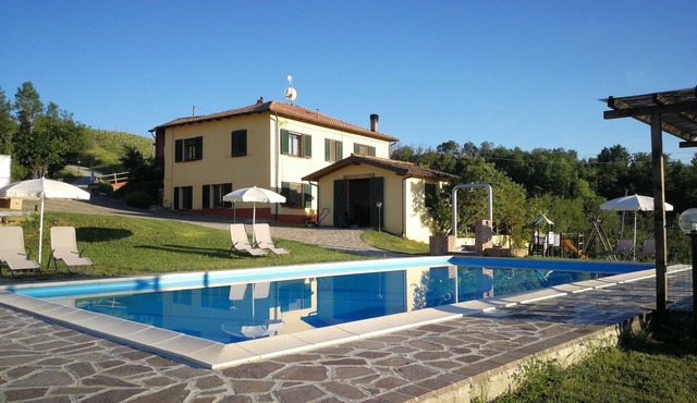 Relax Cottage – Tenuta MonteOliveto, Farmstay with a Pool in the Langhe