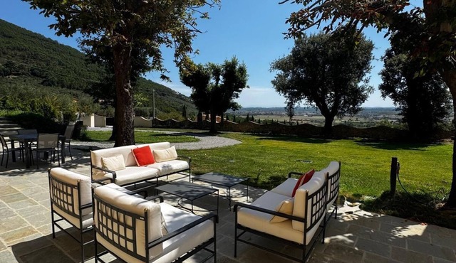 Relax in the Heart of Tuscany – Villa’s Apartment with Private Pool & Garden 🌻