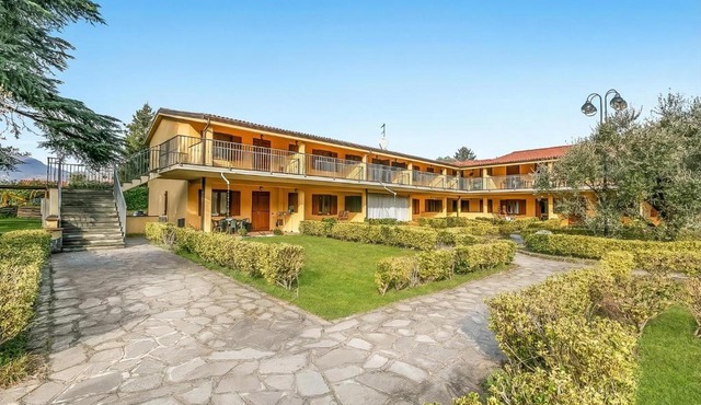 Residence La Perla with Shared Pool