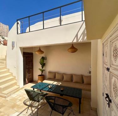 Riad white lotus