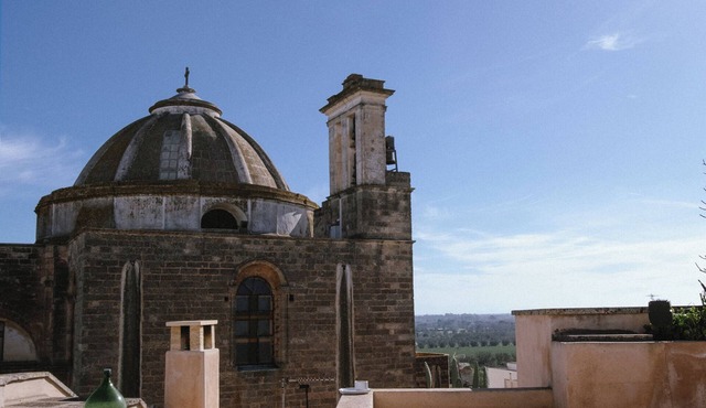 Romantic palazzo with 3 rooms, roof terrace & lunge pool near Lecce