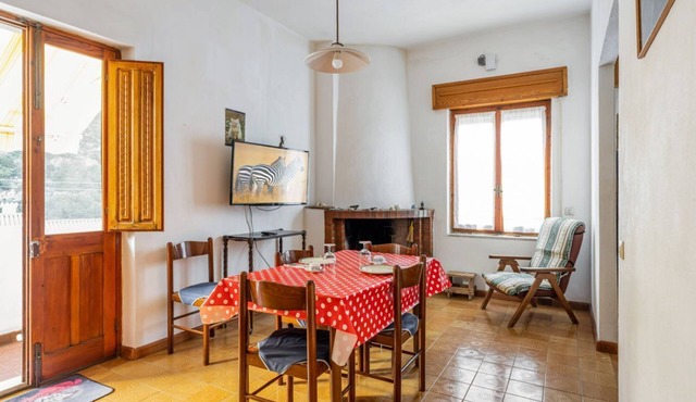 Roomy apartment of 70 sqm located on the first floor (stairs to access), can comfortably accommodate 6 people.The accommodation is located in Buggerru, just 13 minutes walk from Buggerru Beach and 8km from Cala Domestica Beach, the area is served by all