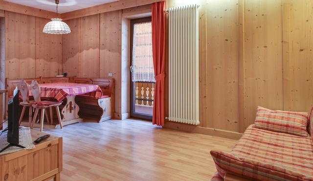 Rustic Apartment Casa March 1 with Wi-Fi, Balcony, Garden & Mountain View