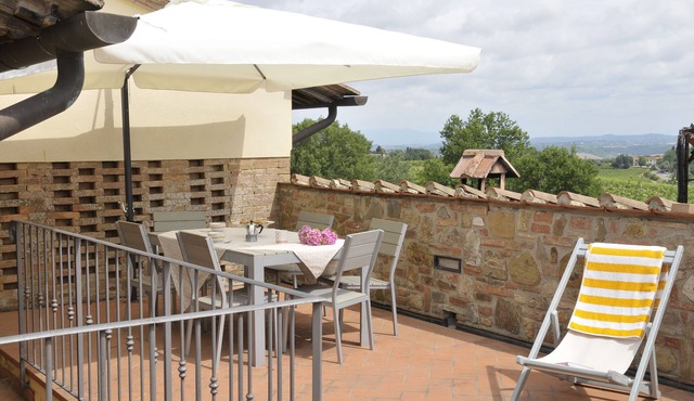 Rustic apartment in farmhouse with pool near Certaldo, San Gimignano