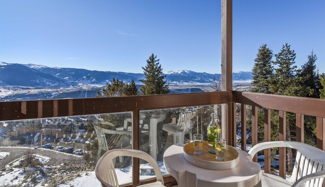 Scenic Mountain View Apartment for 2