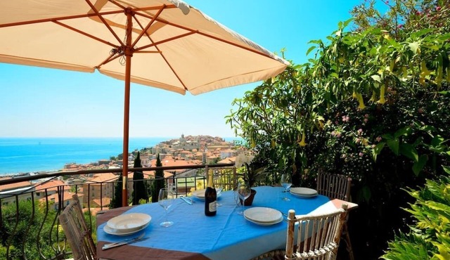 Sea view house with wifi, A/C in the 4 bedrooms and private parking space