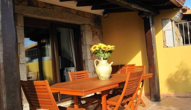 Siniscola - Sa Petra Ruja. Small villa with garden a stone's throw from the sea.