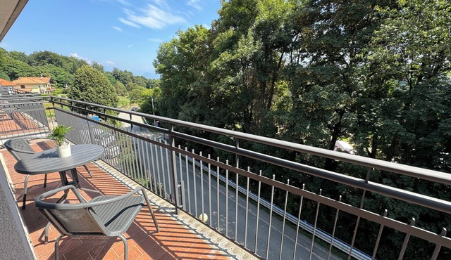 Spacious and bright apartment with parking space, Wi-FI and relaxing balcony