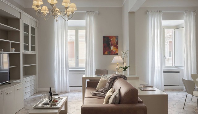 Spacious and stylish Embassy Loren flat