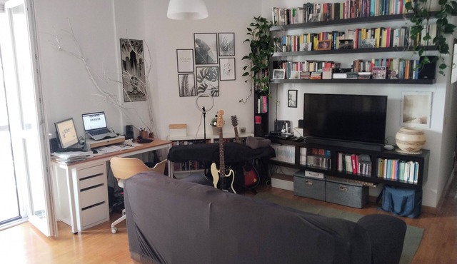 Spacious room in three-room apartment within walking distance of the M1