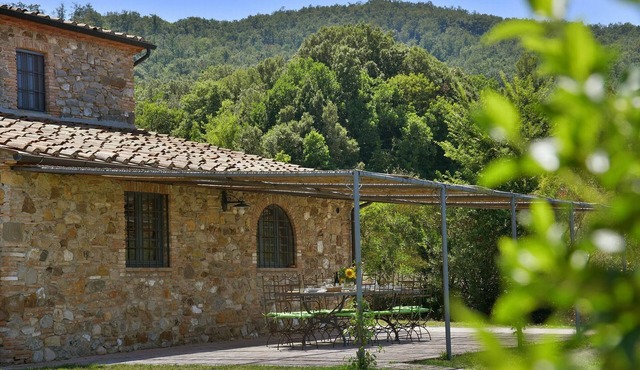Spacious villa with heated pool, A/C, Wi-Fi, BBQ, al fresco dining, sleep 20