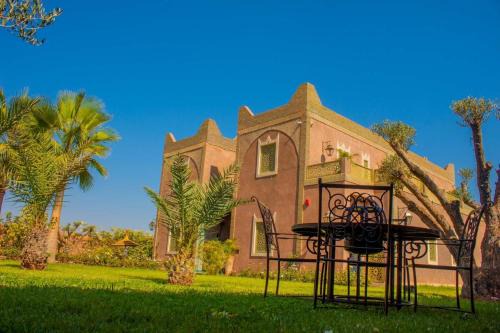 Spacious villa with pool in Marrakech 448 m² mountain view