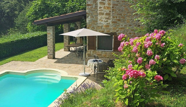 Stone house with views of Langhe Valley