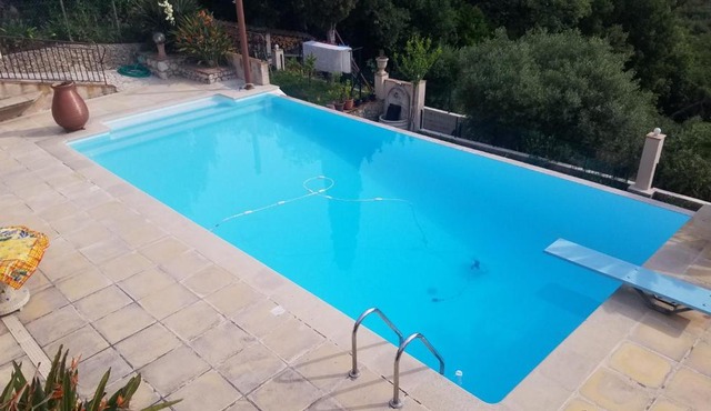 Studio avec piscine dans mas provençal