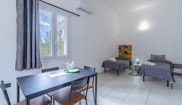 Studio 'Basilico - Fiumara Val Di Noto' with Mountain View, Wi-Fi and Air Conditioning