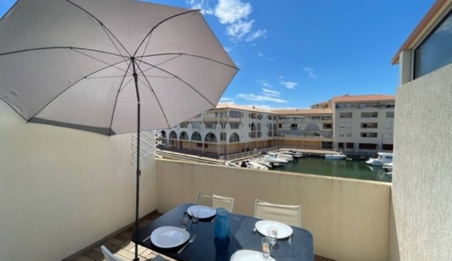 Studio cabin in Sete with terrace and air conditioning